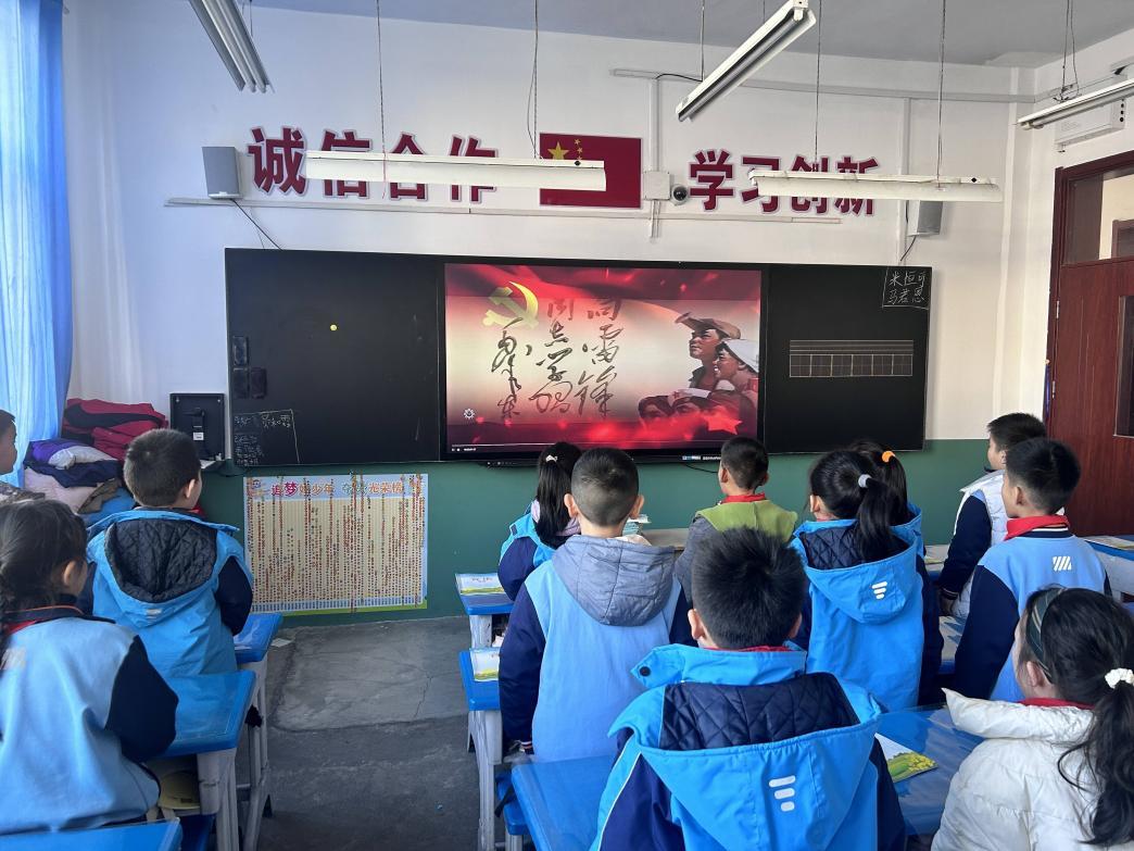 泰安市第一实验学校三友分校：让雷锋精神在“红”中闪光
