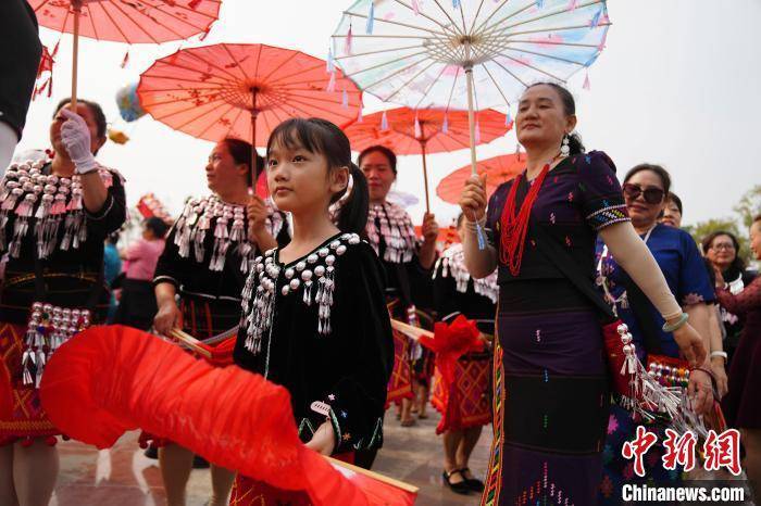 2025年瑞丽目瑙纵歌，各族民众共舞边境欢歌，走进2025瑞丽目瑙纵歌，感受各族民众的节日热情