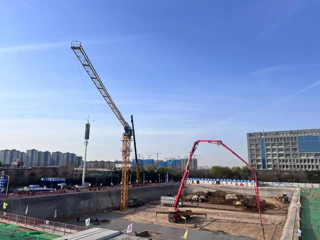 “财政服务月”走进高校，为教育事业添砖加瓦，市财政局实地调研高校项目，排忧解难促教育发展