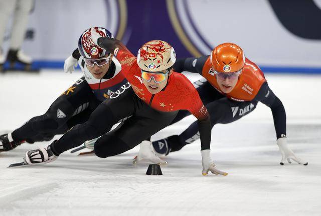 北京赛场上，中国队短道5000米接力半决赛成功闯入A组决赛