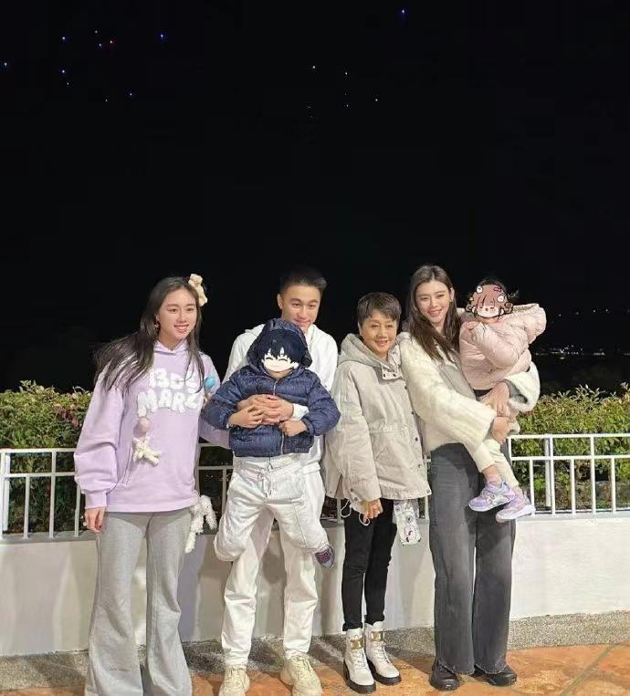 女神节撞上生日，奚梦瑶豪门生活甜似蜜！
