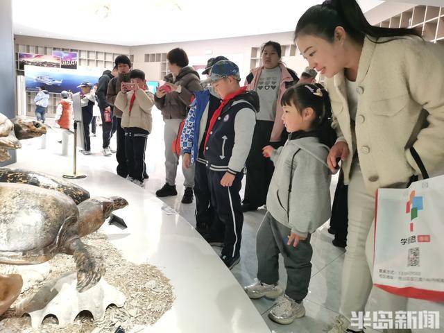 走进海大，青岛仟帆义工团引领中小学生探索海洋与国防知识