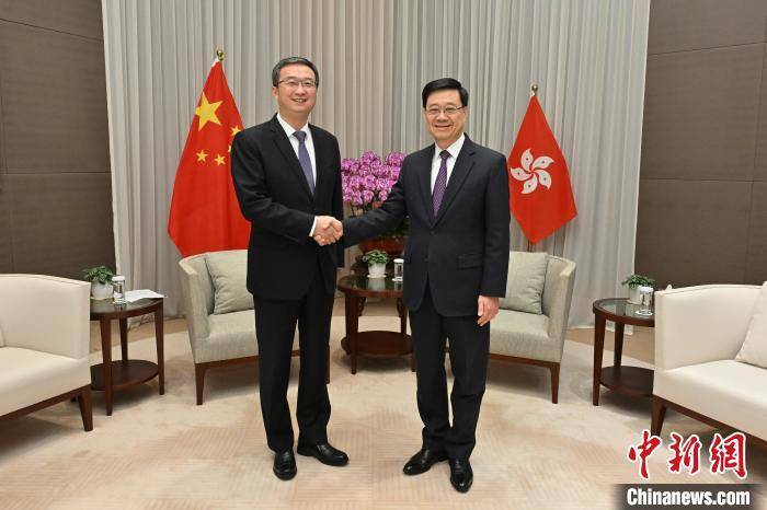 港莞携手：开启大湾区合作新篇章，李家超韦皓会面，推动港莞合作再上新台阶