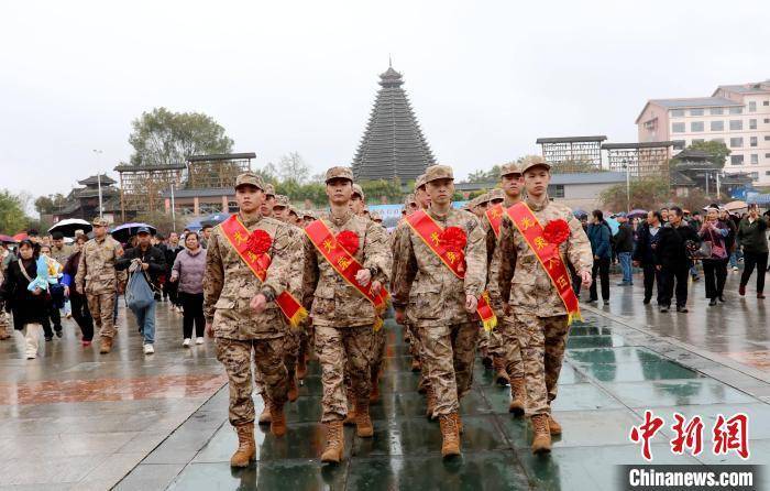 激情三月，广西新兵怀揣梦想踏上新征程 2025年春，广西各地热热闹闹送新兵进军营