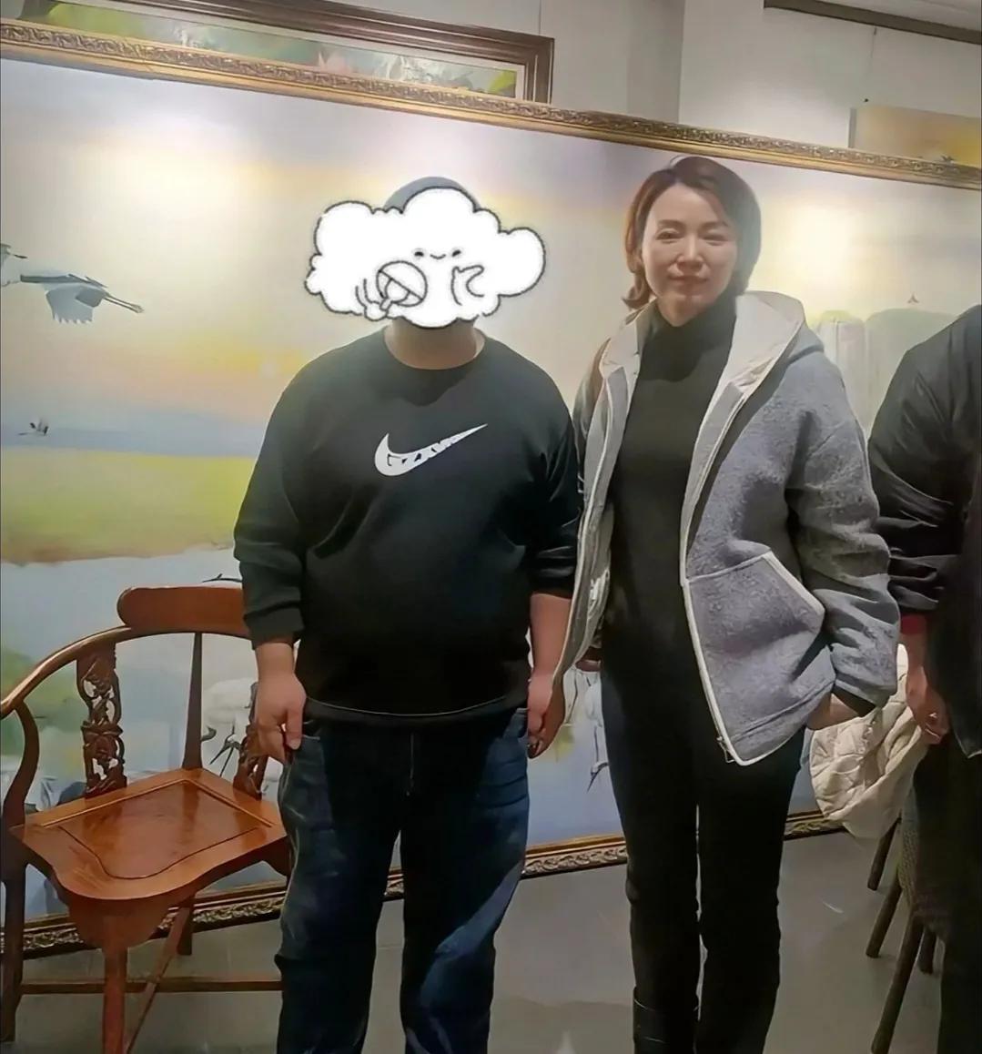 曹可凡深夜观剧，赞辛柏青演技