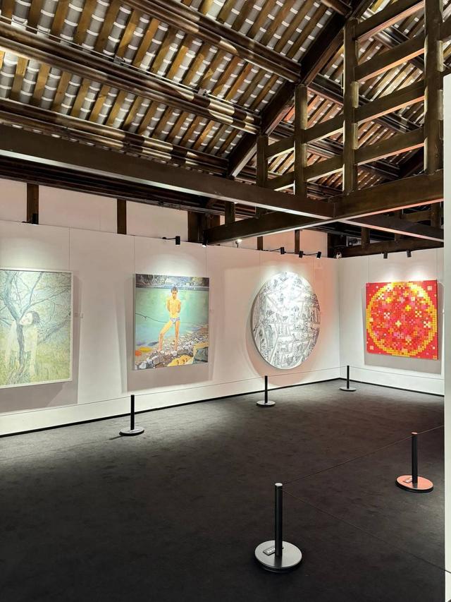 成都高新区铁像寺水街，艺术联展带你领略多元美学