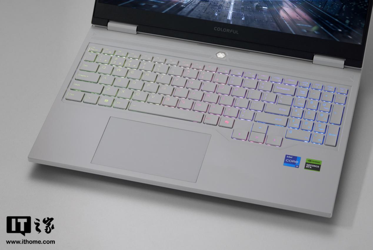 七彩虹隐星 G16 Pro 游戏本，2025 新旗舰登场！ 2025 年，七彩虹隐星 G16 Pro 游戏本惊艳亮相！