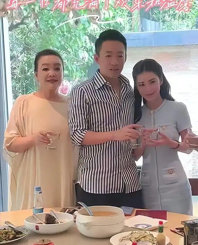 大S猝逝，家族纷争与AI争议交织成一场魔幻大戏！，大S离世引轩然大波，AI影像背后豪门恩怨几何？