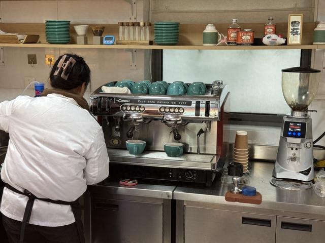 大宁路社区食堂升级：多元服务，温暖邻里情，从食堂到“幸福圈”，大宁路街道社区新体验