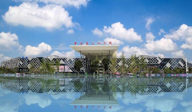 东海水晶闪耀，引领县域经济新发展！，探秘东海水晶产业：从石头到全球商机！