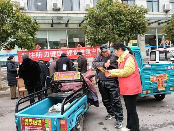 枣庄峄城底阁镇爱耳日活动：关注听力健康，底阁镇“爱耳日”：关爱听力，从宣传开始