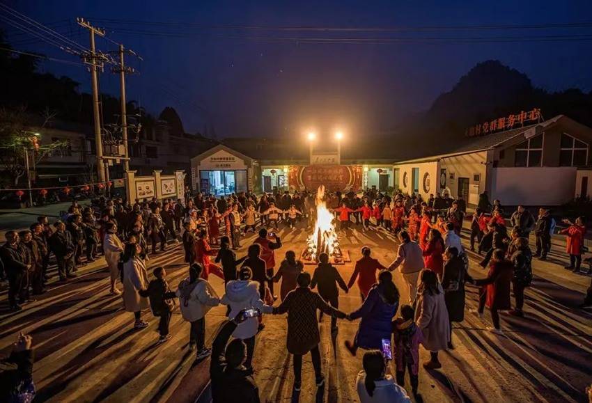 走进青神，感受“萤光”下的生态魅力与经济活力 青神：以萤火虫之名，书写乡村振兴新画卷