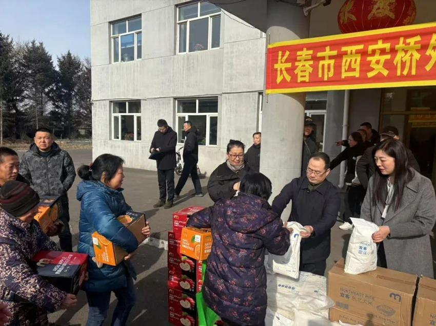 学雷锋纪念日：长春军休所的爱心之旅