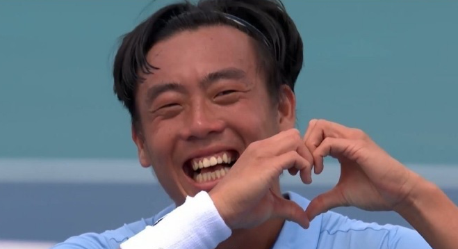 中国香港网球之光！黄泽林破纪录晋级迈阿密大师赛32强，黄泽林迈阿密站两连胜，网球生涯书写新篇章