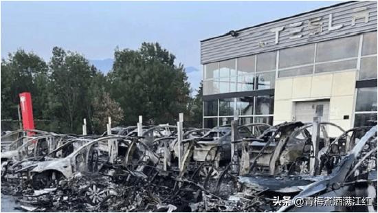 美国U型锁砸车背后：极端民粹与西方文明真相，美国U型锁事件：公知沉默与中美家国概念的天壤之别