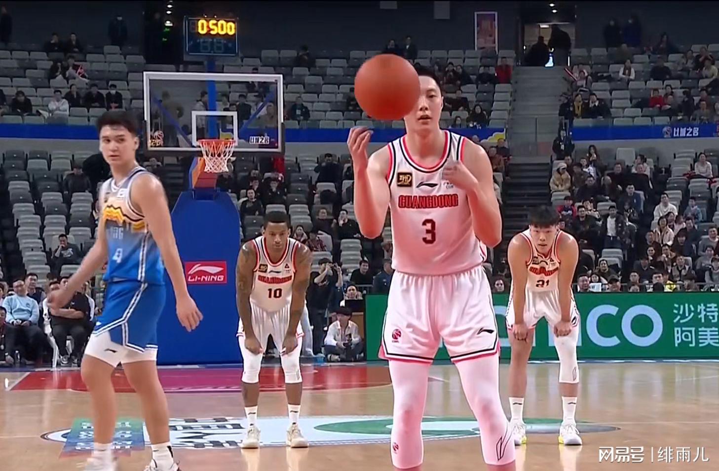 从广东到新疆，赵睿的赛场情与广东队的战略考量，CBA赛场：赵睿离队后的情感纠葛与球队抉择