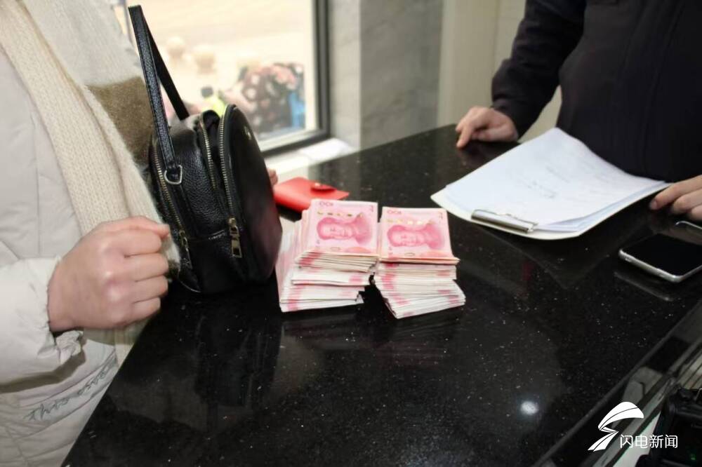 惊！4万现金及证件丢失，却因她们失而复得 失而复得！手提包物归原主，平凡善举彰显城市温度