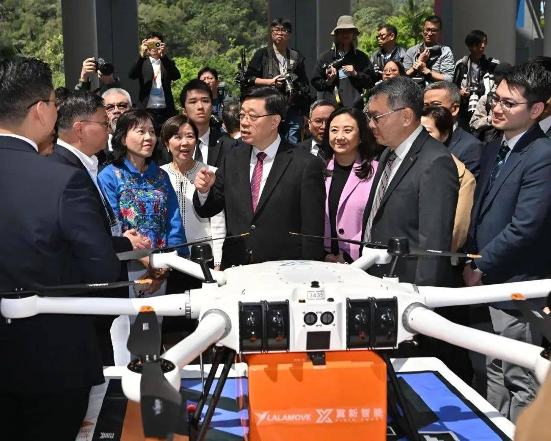 李家超出席启动礼，香港低空经济产业潜力待释放 李家超力推低空经济，助力香港成国际创新科技中心