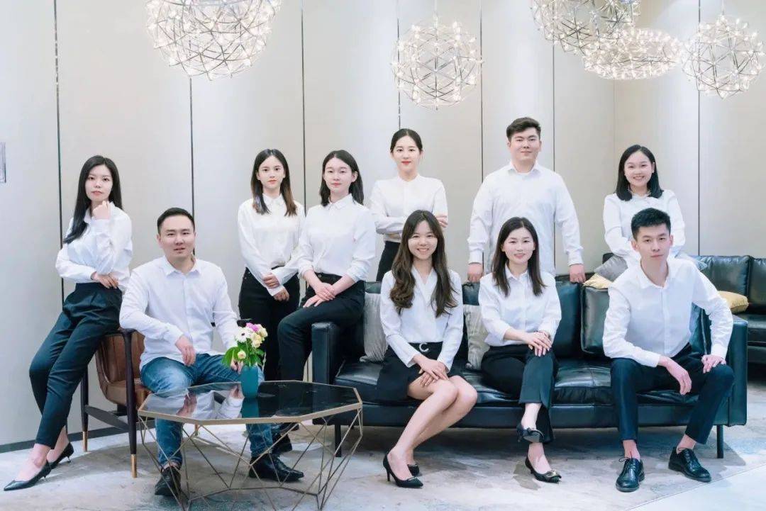 突破空间限制：眼镜店装修的时尚与实用之道，小眼镜店装修大揭秘：实用与时尚兼得的秘诀