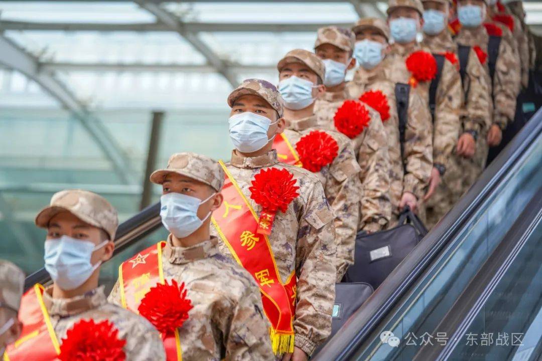 怀揣家国情怀，新兵踏入火热绿色方阵铸军魂