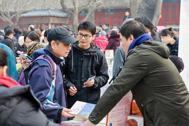 探秘2025报国寺古旧书市：丰富板块与文化传承