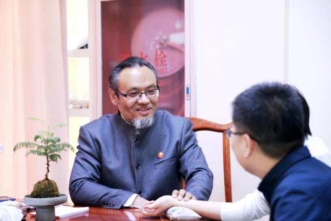 周氏中医女科工作室揭牌，新中鲁中医医院专科建设再升级 新中鲁万象城门诊部迎来周氏中医女科工作室，助力健康生育