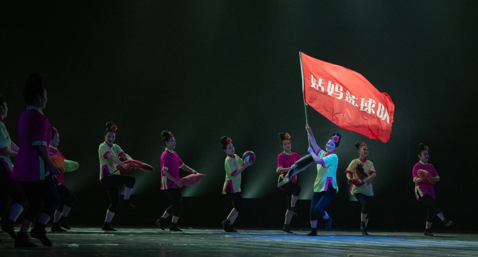 六盘水舞蹈盛宴：非遗之美绽放舞台，多彩舞蹈，演绎六盘水民族风情与时代新貌