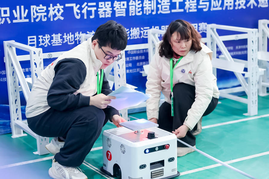 74支代表队齐聚上海，共赴飞行器智能制造技术之约，上海举办飞行器大赛，为航天产业培养创新人才