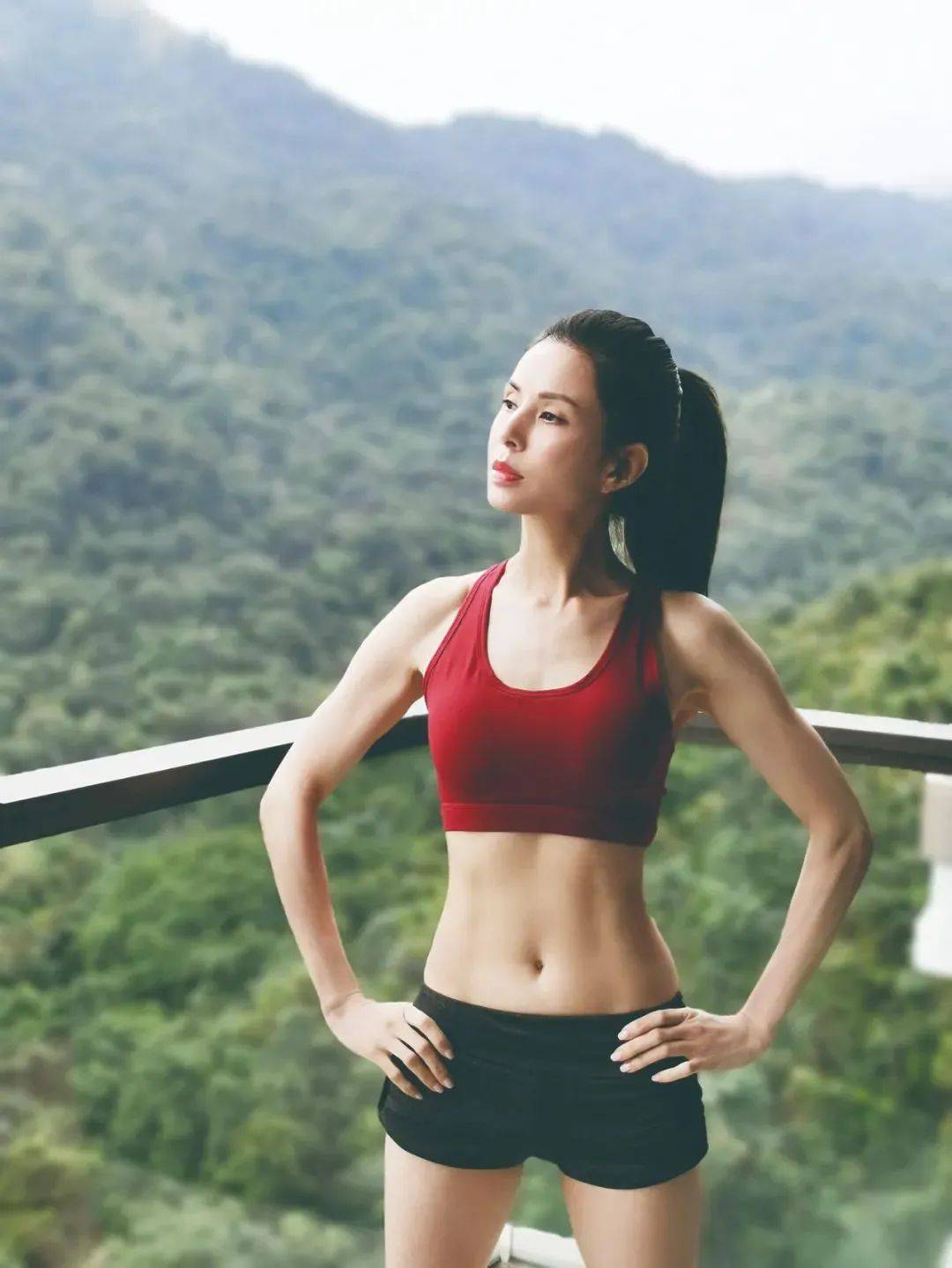 从“小龙女”到人生大女主，李若彤59岁开启逆袭新篇章