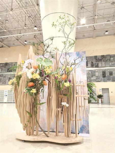 零基础逆袭！花艺师谢建斌首战省赛就夺金，花艺奇才谢建斌：爬山觅灵感，赛场摘桂冠