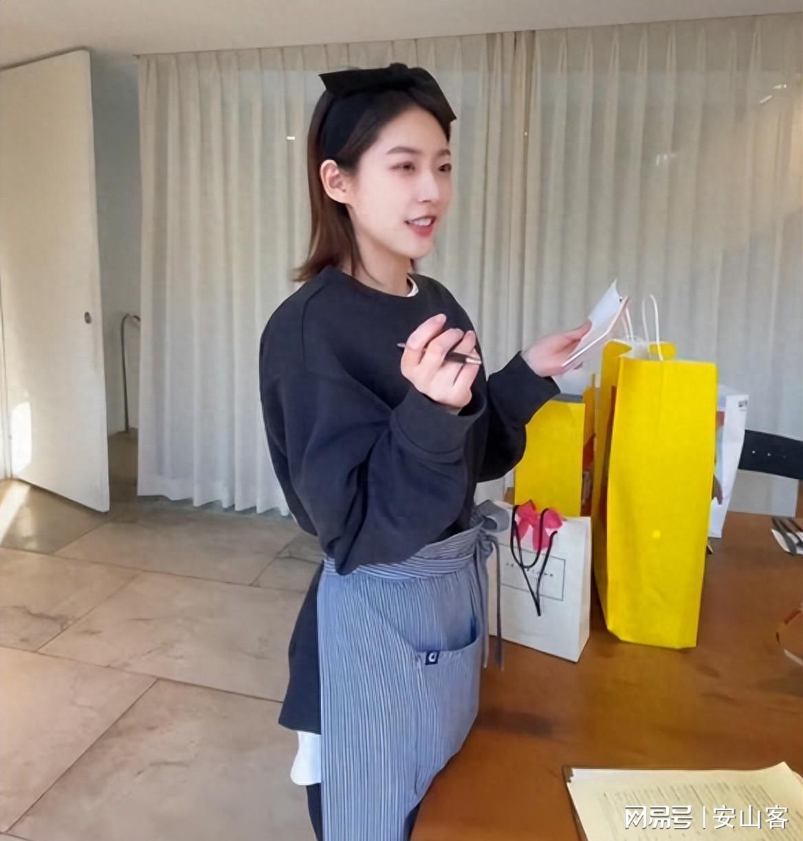 金赛纶生前咖啡店打工细节大揭秘，金秀贤难辞其咎！，惊！金赛纶打工照背后藏着多少无奈，金秀贤成罪魁祸首？