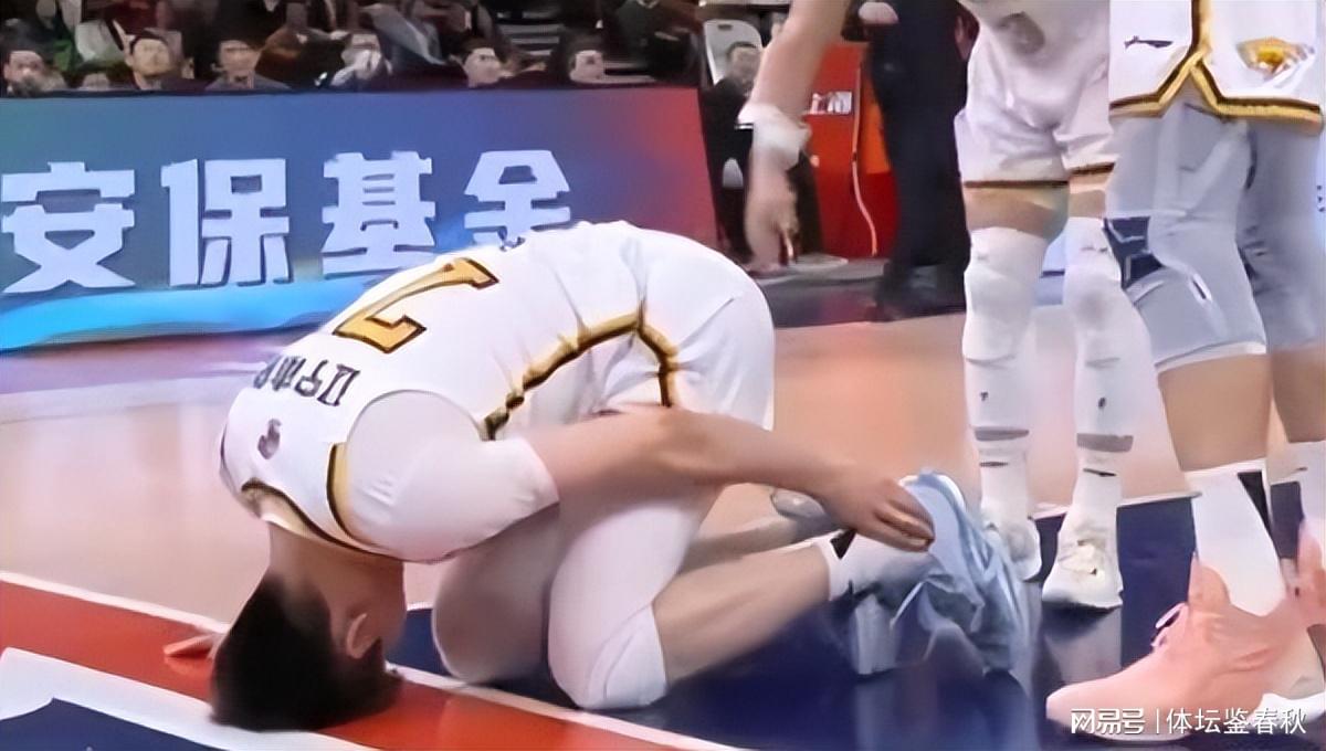 2. CBA：辽宁男篮双杀上海，韩德君伤停，能否冲击总冠军？ 4. 辽宁男篮客场险胜，韩德君受伤不重，季后赛仍有夺冠希望！