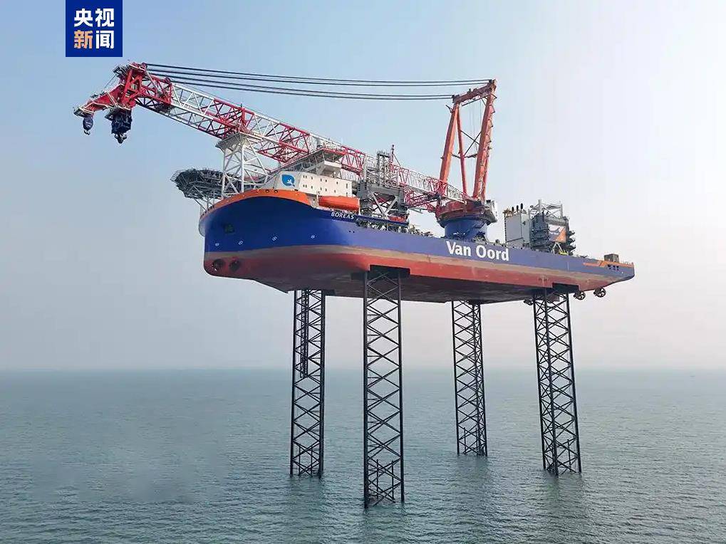 中国大型船舶密集交付，造船三大指标连续15年全球第一 中国造船新突破：多款巨轮彰显实力