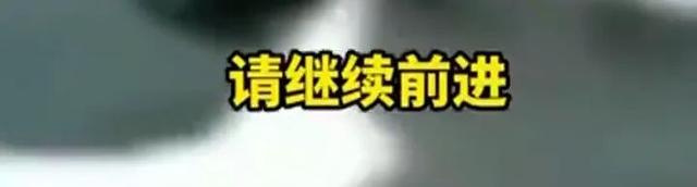 致敬王伟：“81192”的使命，有后来者接续！，王伟墓前的战机模型，是国人对英雄的深情告白！
