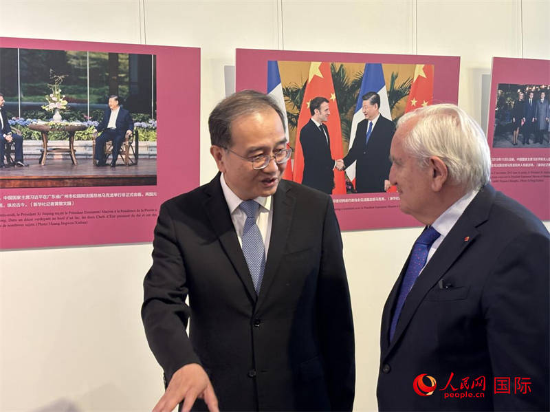中法建交主题图片展启幕，共话双边关系新未来，“中法建交主题图片展”亮相巴黎，续写友好篇章