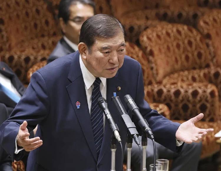 “发红包”惹众怒，日本首相石破茂执政之路何去何从 日本首相石破茂“发红包”丑闻，政治生涯岌岌可危