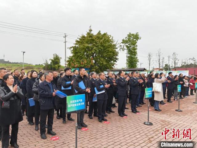 聚焦四川农资打假，护航农民春耕之路，四川农资打假发力，为春耕注入“强心剂”