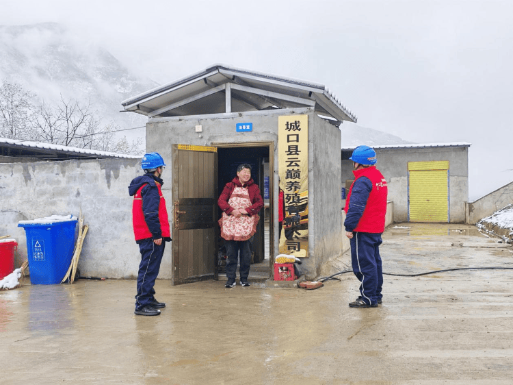 3·28城口冰雪考验：供电公司全力守护万家灯火