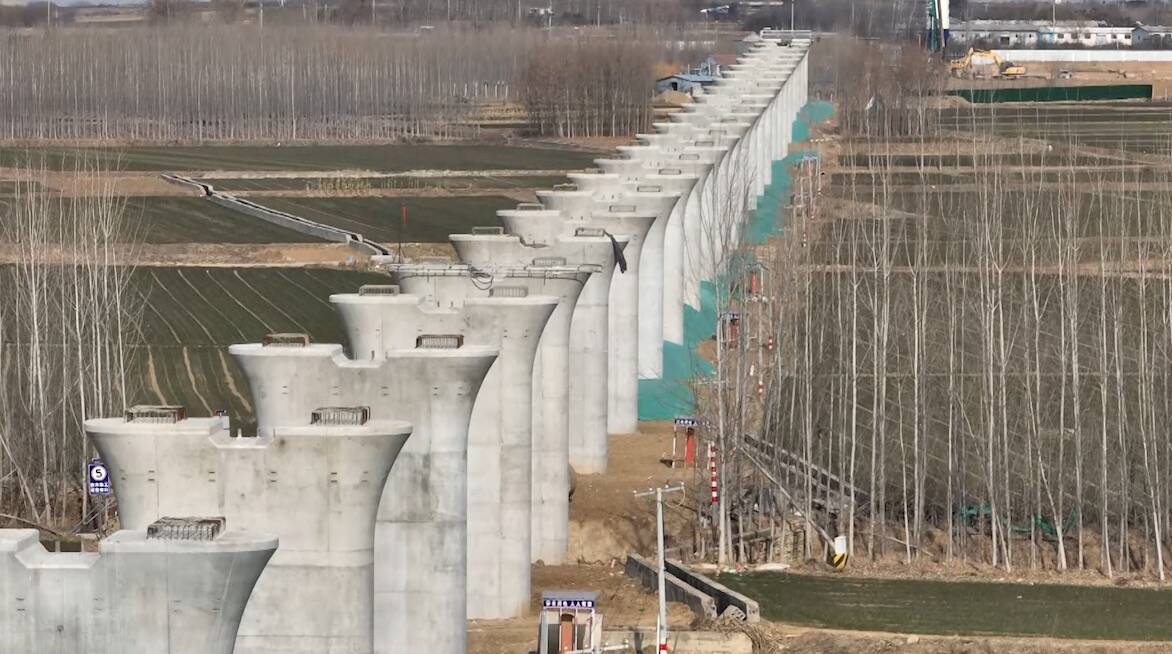 济枣铁路建设提速，开启鲁南发展新征程 数智与环保并行，济枣铁路建设正当时