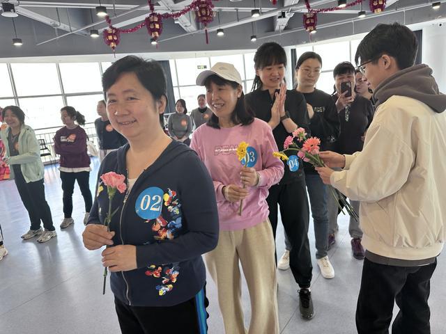 “三八”佳节，郑州市总工会用活动传递对女职工的关爱，郑州市总工会“三八”活动：为女职工点亮幸福之光