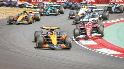 2025 F1中国赛第二个比赛日：赛车飞驰，冠军与纪录闪耀上赛道