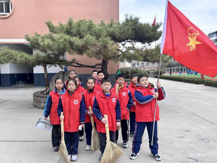 泰安市第一实验学校三友分校：让雷锋精神在“红”中闪光