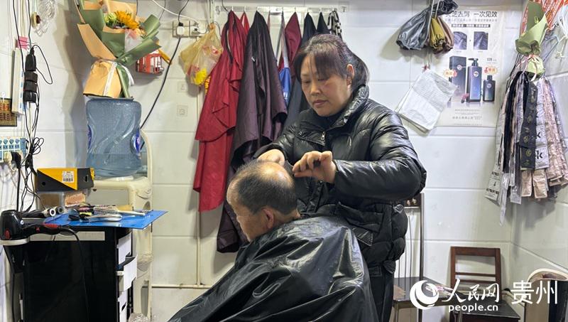 5元理发不涨价，杨翠云用真诚服务赢得顾客心