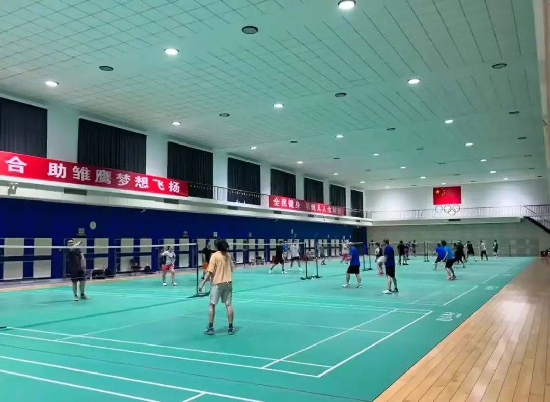 两会聚焦“体重管理”，石景山羽毛球世界等您开启，从两会热词到球场激情，石景山羽毛球馆等您来