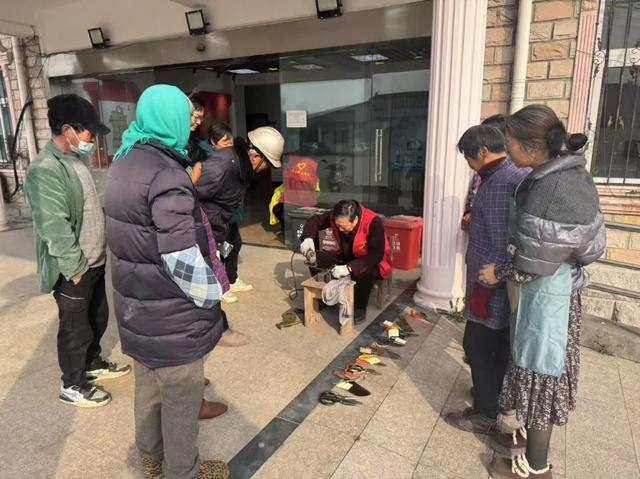 学雷锋纪念日：看四团镇如何践行雷锋精神 雷锋精神在四团镇的传承：多样学雷锋活动