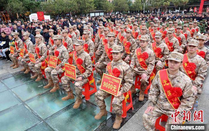 激情三月，广西新兵怀揣梦想踏上新征程 2025年春，广西各地热热闹闹送新兵进军营