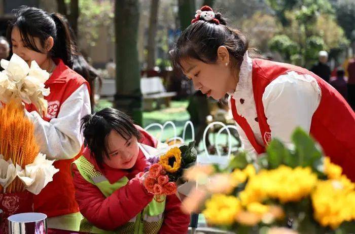 “花语疗愈”：林芳槿为心智障碍青年构建就业培育体系