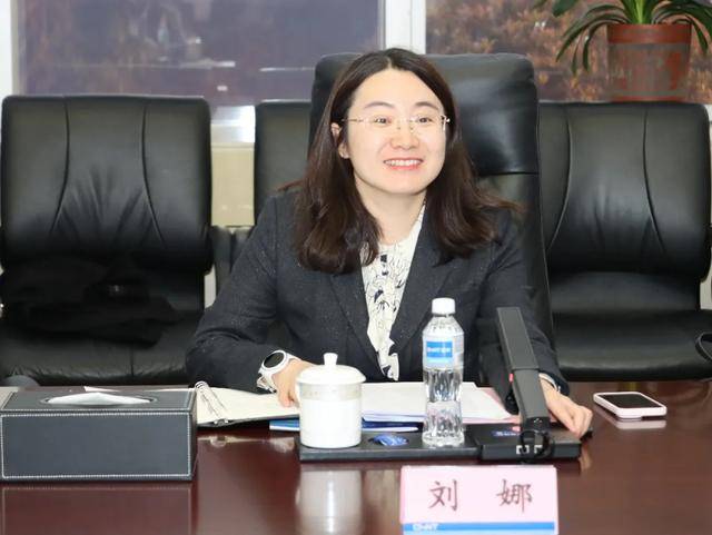 盐池县领导干部大会宣布人事变动，刘娜掌舵新航向 盐池县委主要领导调整，刘娜接棒引领新发展