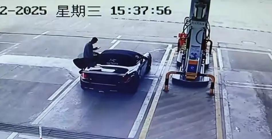 开豪车逃油钱，这保时捷车主太“任性”！，保时捷车主逃单500元油钱，道德与法律的双重审视