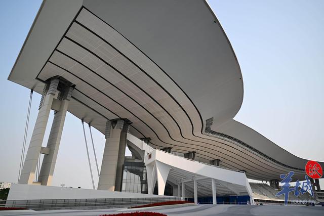 探秘十五运会奥体中心改造：飘逸造型与实用空间并存 十五运会奥体中心改造：难与美并存的建筑奇迹
